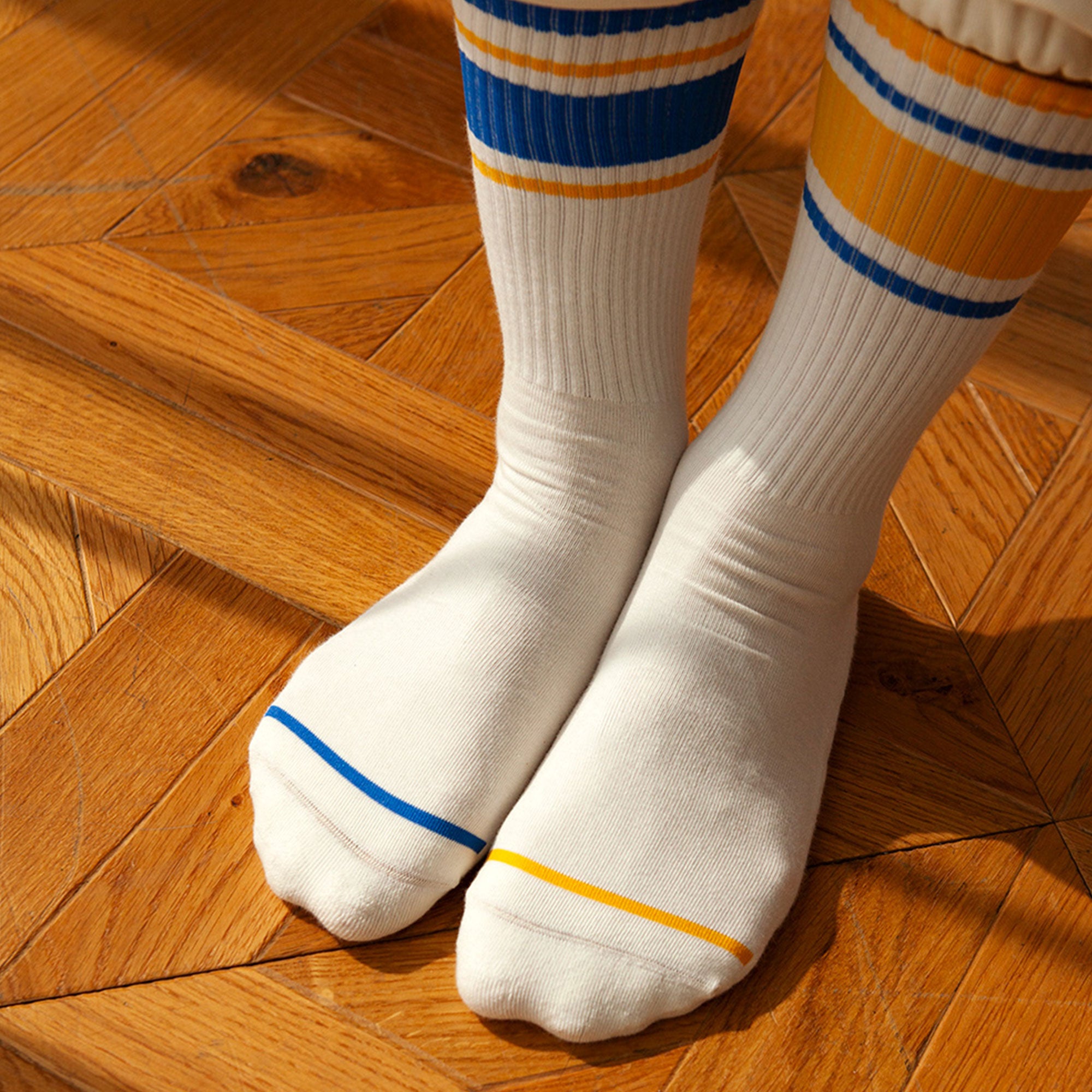 Men&#39;s Mismatched Vintage Stripe Blue and Yellow, White Socks