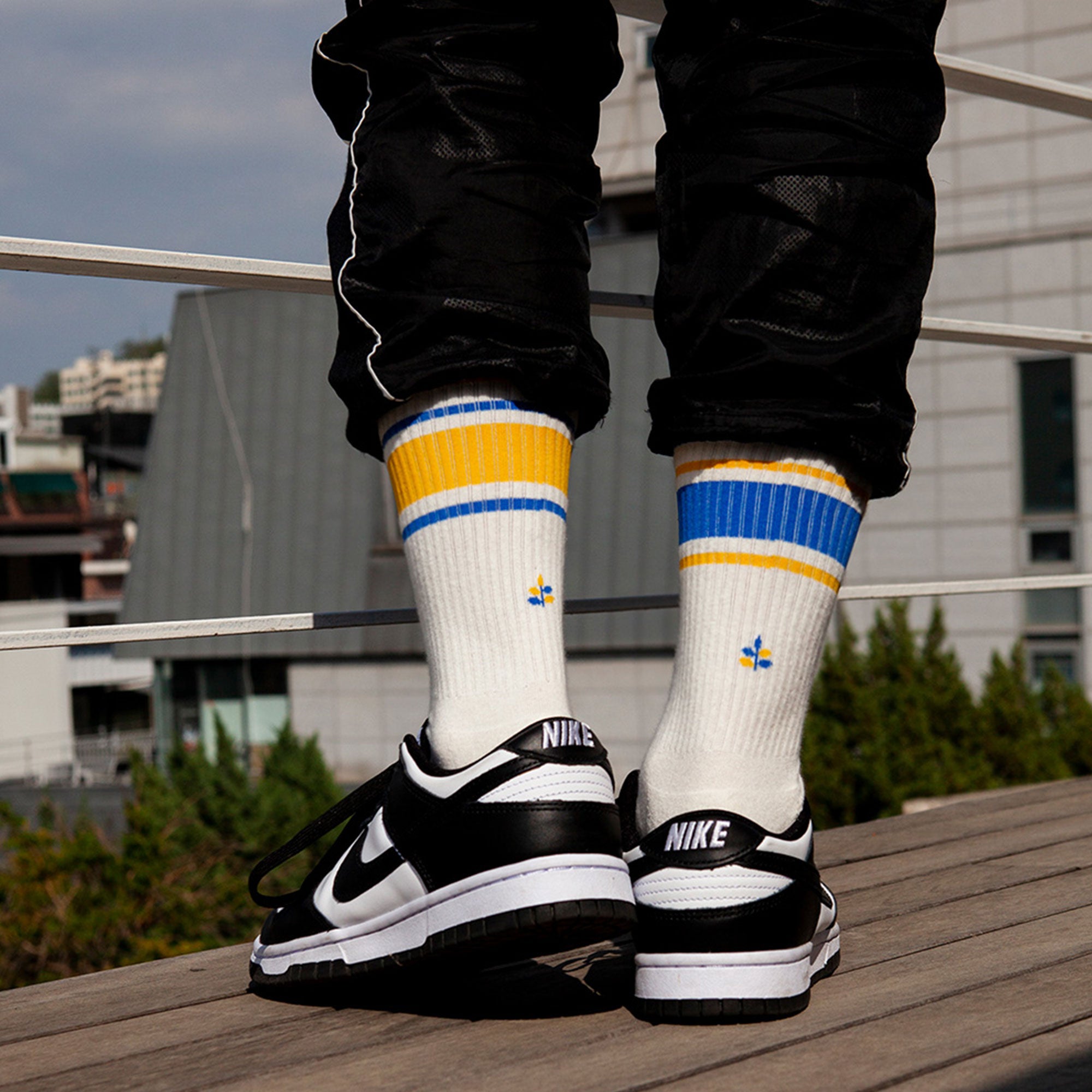 Men&#39;s Mismatched Vintage Stripe Socks - Blue, Yellow, &amp; White