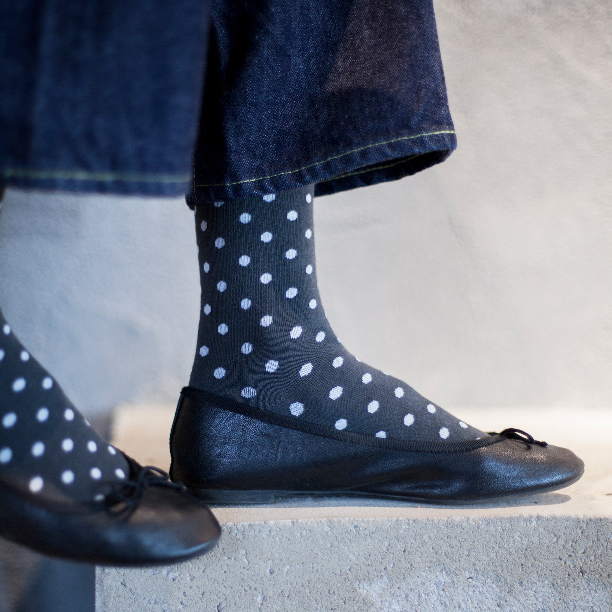 Women&#39;s Polka Dot Patterned Socks - Gray &amp; White